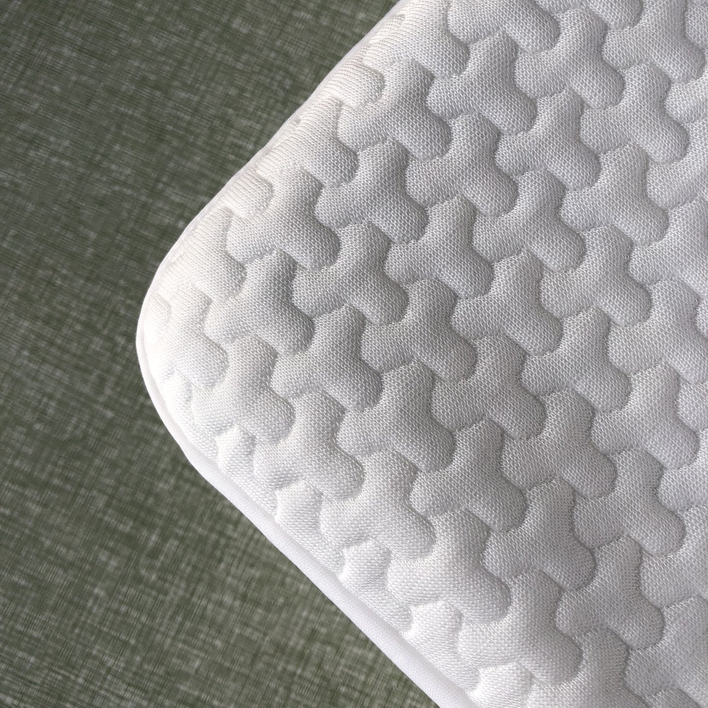 Waterproof bed cover - NON BRANDED SUPERMARKET