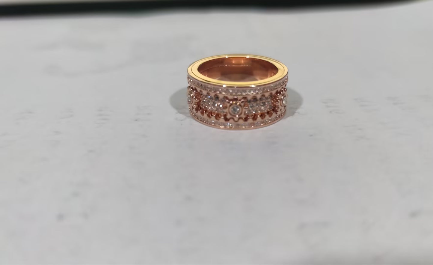 Inlaid stone inlaid with gypsophila diamond gear rotating men and women vibrato the same ring - NON BRANDED SUPERMARKET